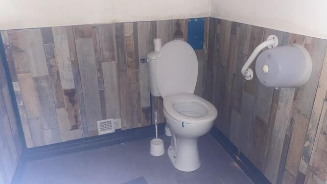 Local commercial - 150 m² - 4 pièces