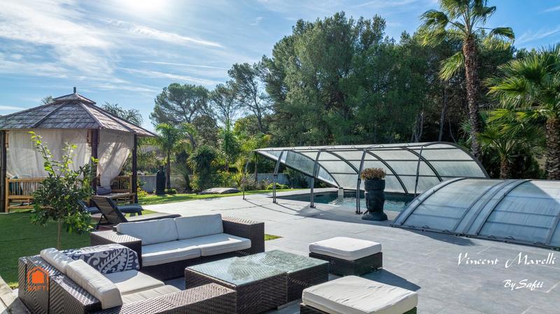 Maison - 248 m² - 10 pièces