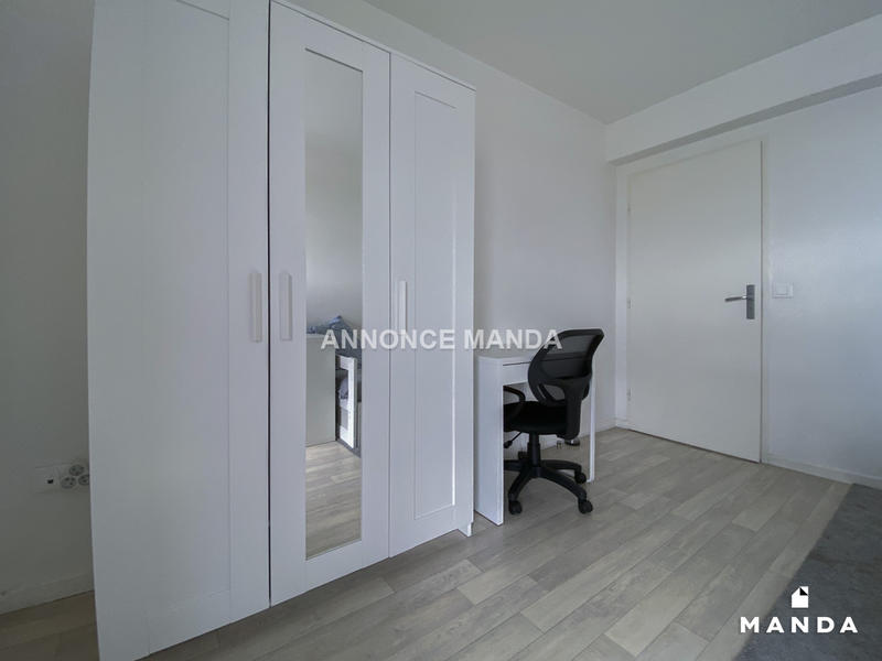 Chambre - 12 m² - 4 pièces