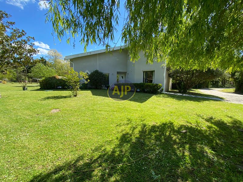 Maison d'architecte - 300 m² - 8 pièces