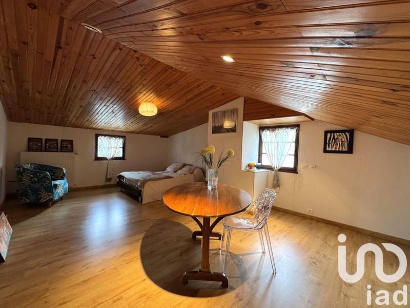 Maison - 198 m² - 8 pièces