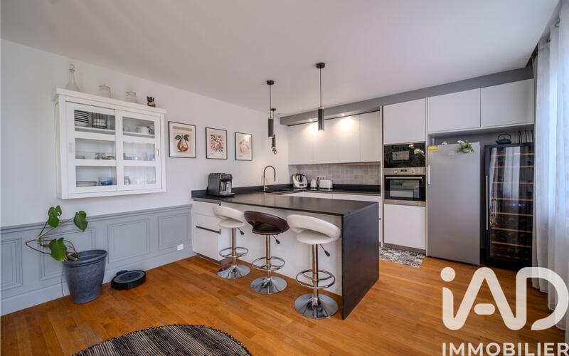 Maison - 235 m² - 8 pièces