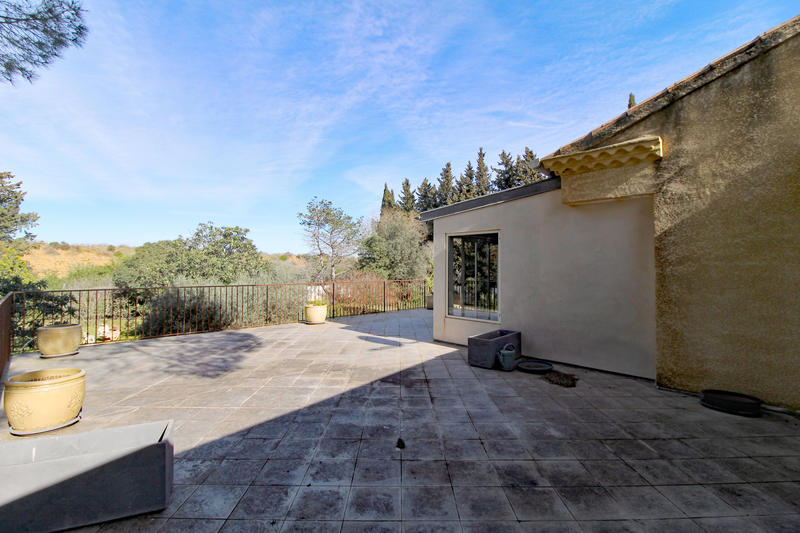 Maison - 325 m² - 9 pièces