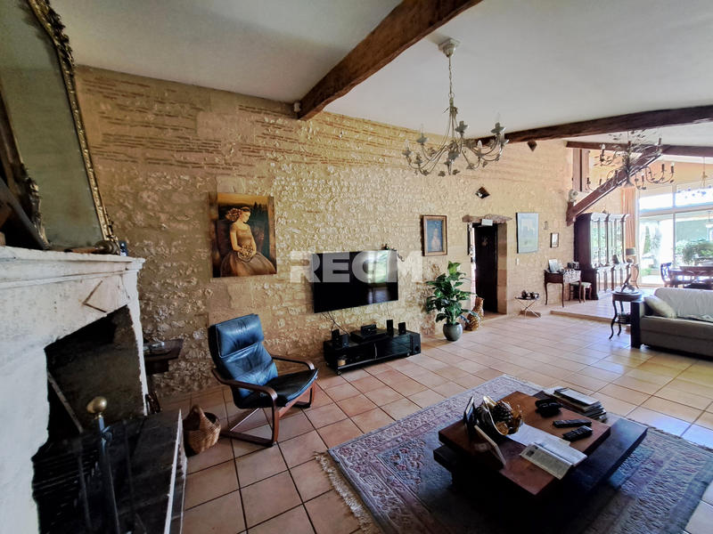 Maison - 264 m² - 9 pièces