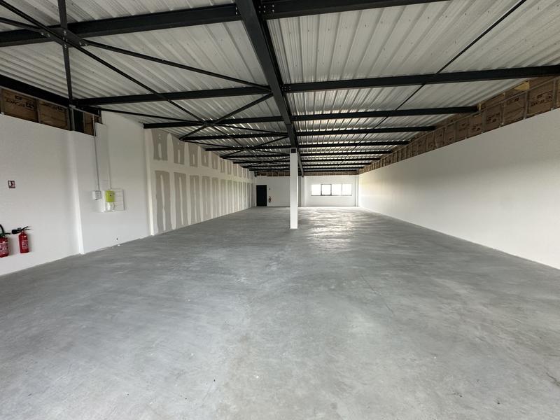 Local d'activités - 300 m² - 1 pièce