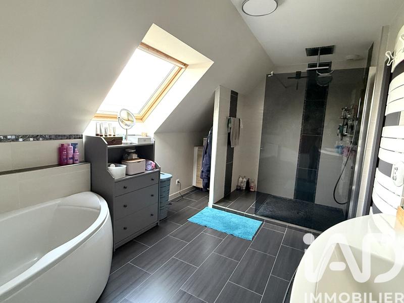 Maison - 140 m² - 5 pièces