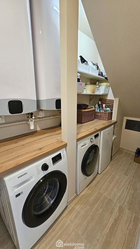 Maison - 233 m² - 9 pièces