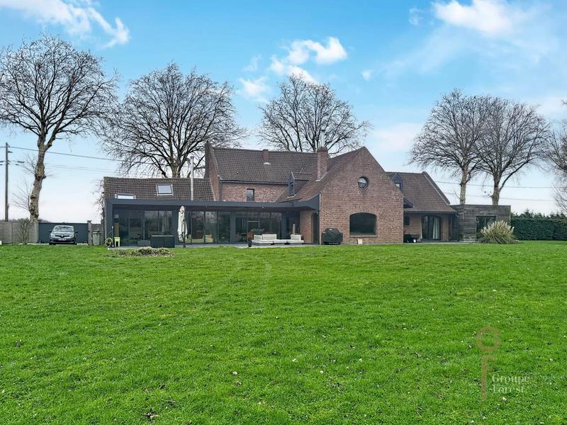 Maison - 359 m² - 7 pièces