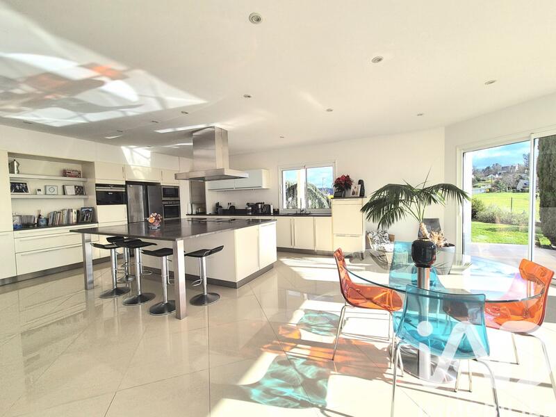 Maison de maîtres - 356 m² - 9 pièces