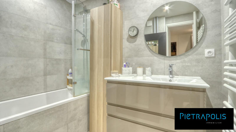 Appartement - 82 m² - 3 pièces