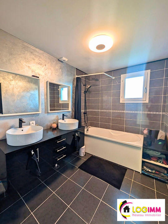 Maison - 100 m² - 6 pièces