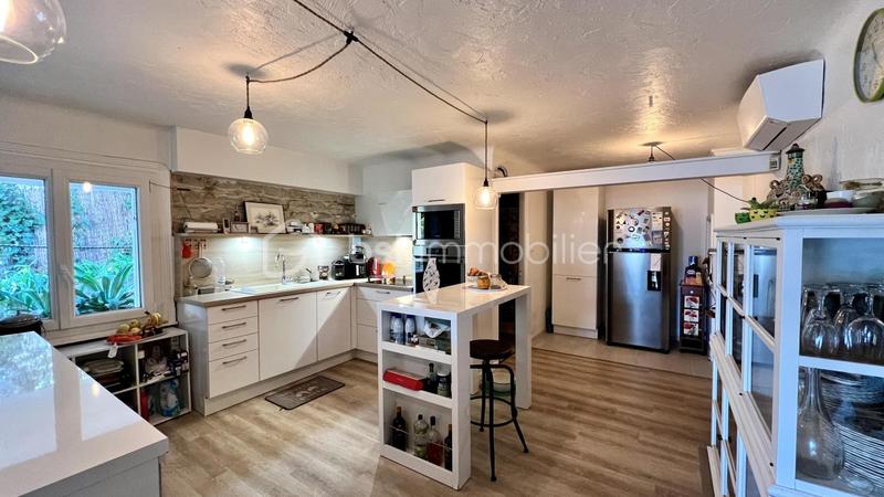 Propriété - 226 m² - 7 pièces