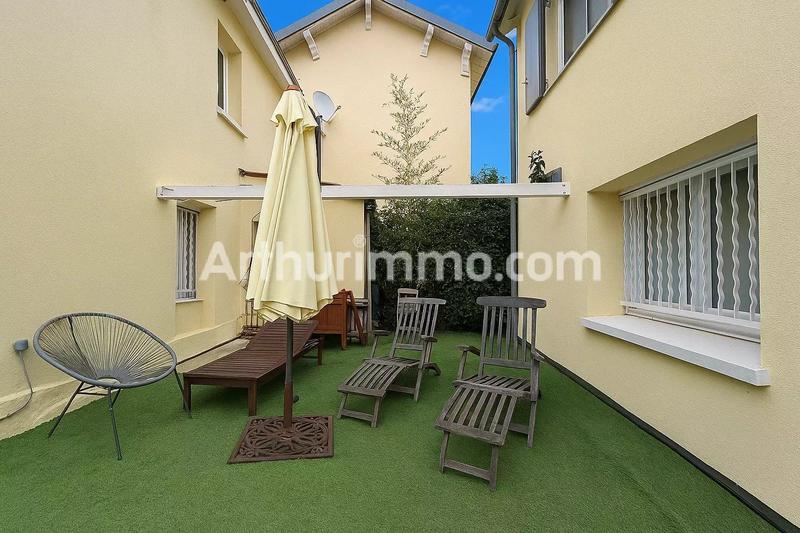 Maison - 210 m² - 8 pièces