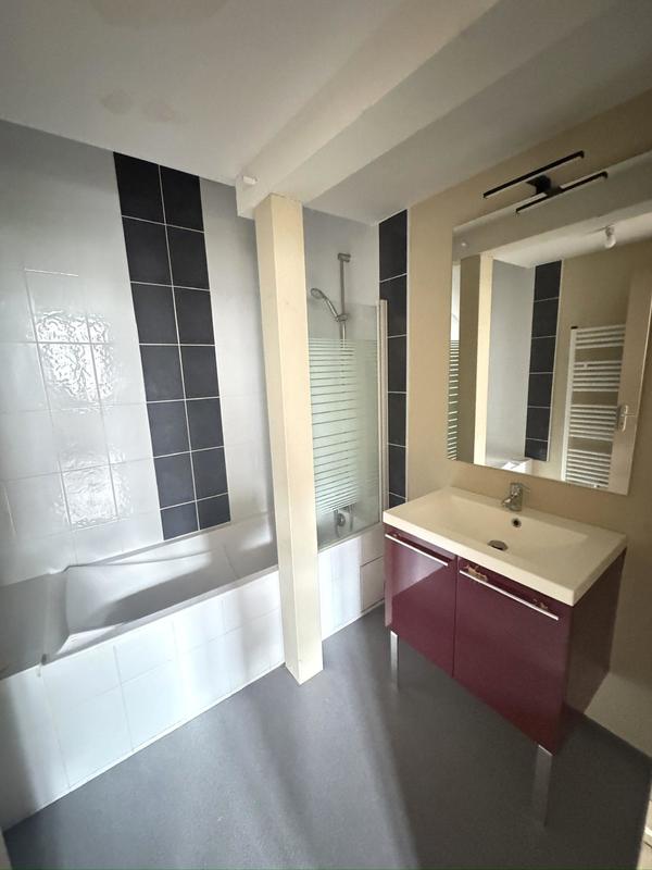 Appartement - 64 m² - 2 pièces