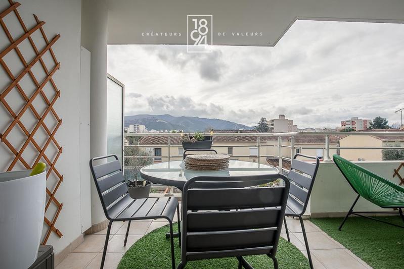 Appartement - 94 m² - 4 pièces