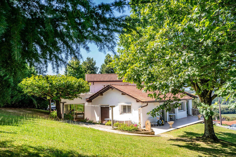 Maison - 243 m² - 6 pièces