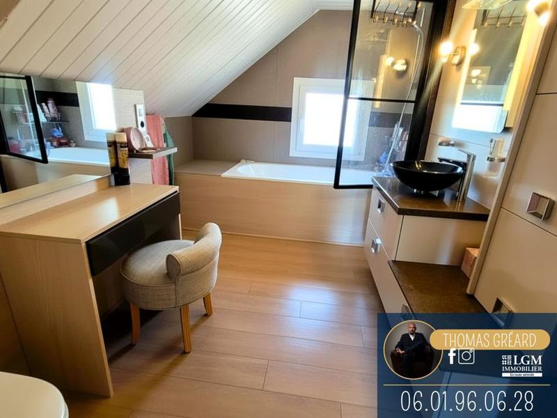 Propriété - 217 m² - 5 pièces