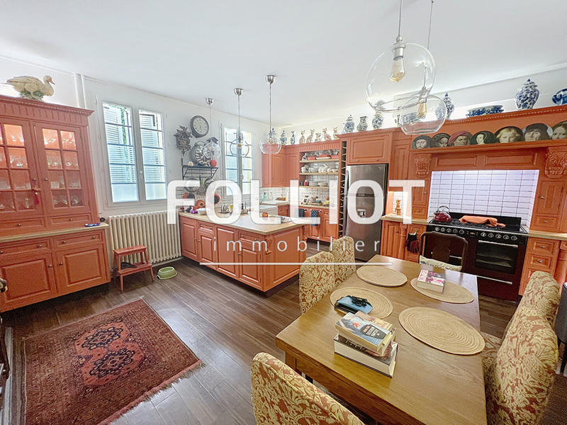 Maison - 315 m² - 15 pièces