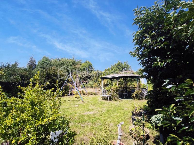 Maison - 210 m² - 8 pièces