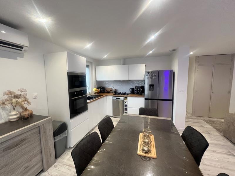 Maison - 99 m² - 5 pièces