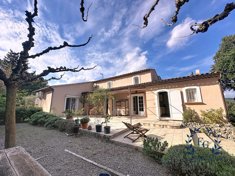 Maison - 216 m² - 7 pièces