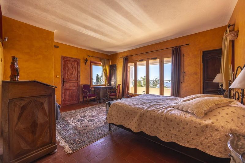 Maison - 322 m² - 10 pièces