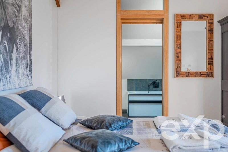 Maison - 393 m² - 12 pièces