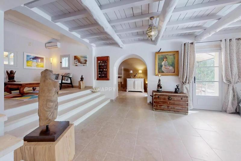 Propriété - 230 m² - 6 pièces