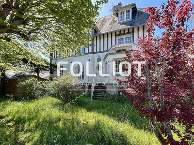 Maison - 230 m² - 12 pièces