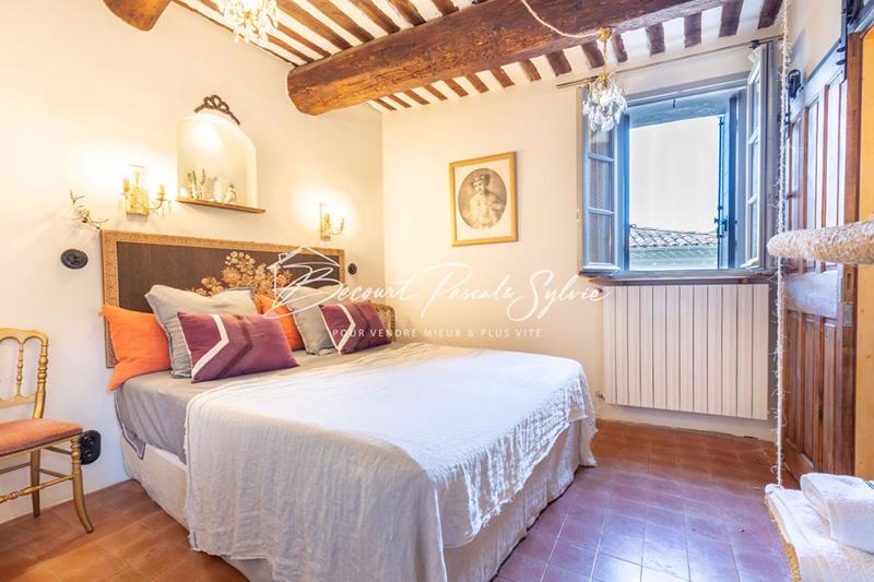 Demeure - 203 m² - 5 pièces