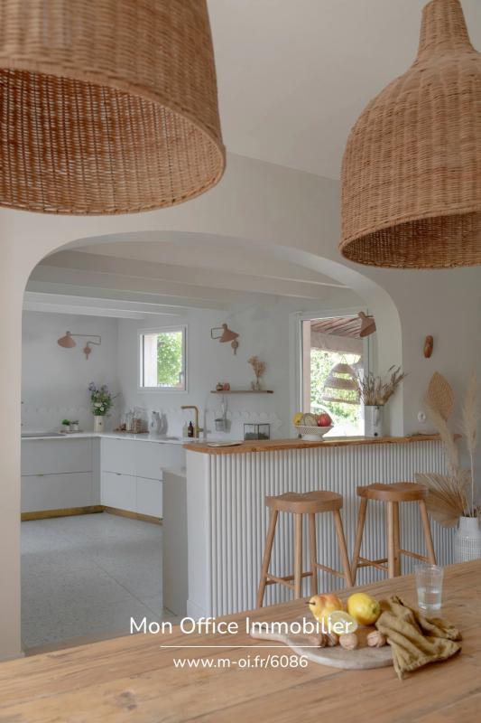 Maison - 230 m² - 8 pièces