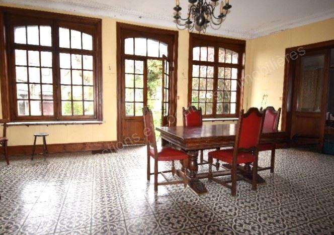 Maison - 325 m² - 9 pièces