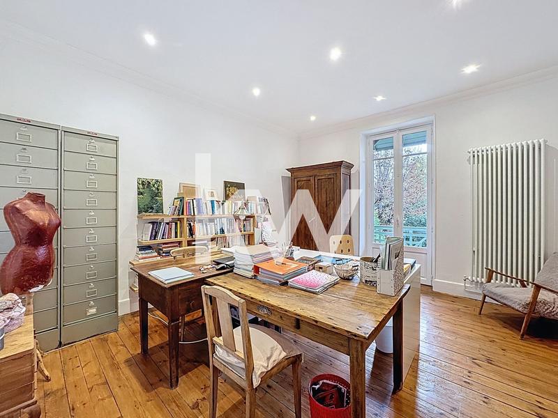 Maison - 205 m² - 7 pièces