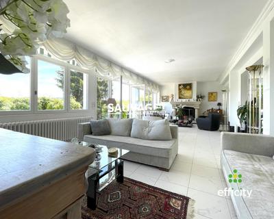 Maison - 275 m² - 9 pièces