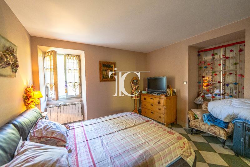 Maison - 198 m² - 7 pièces