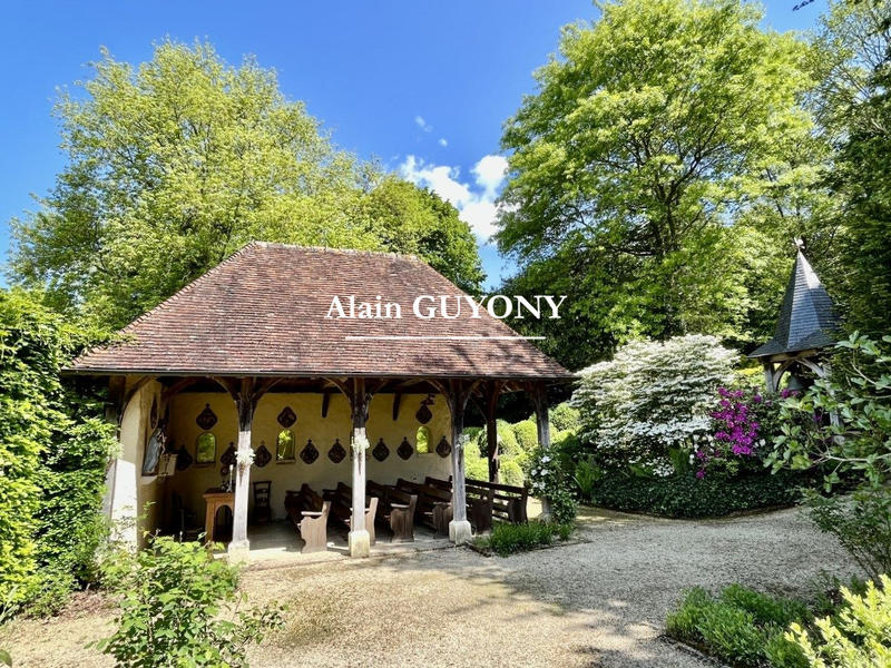 Maison - 875 m² - 25 pièces