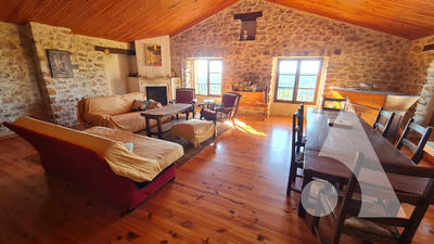 Maison - 270 m² - 8 pièces