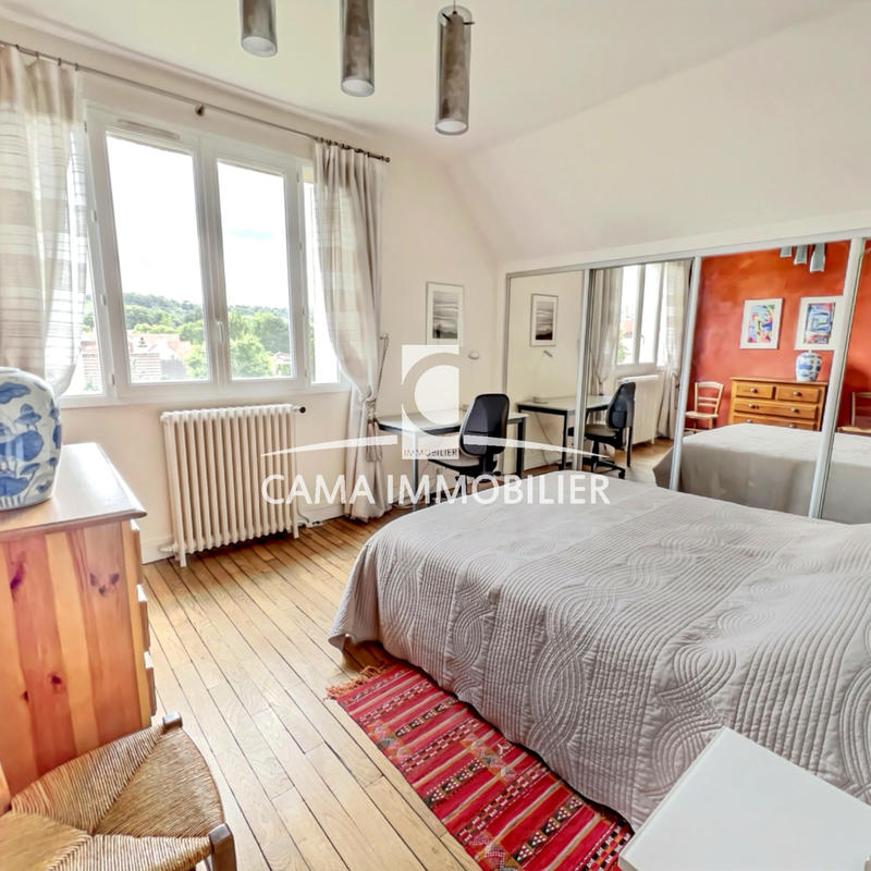 Maison - 232 m² - 11 pièces