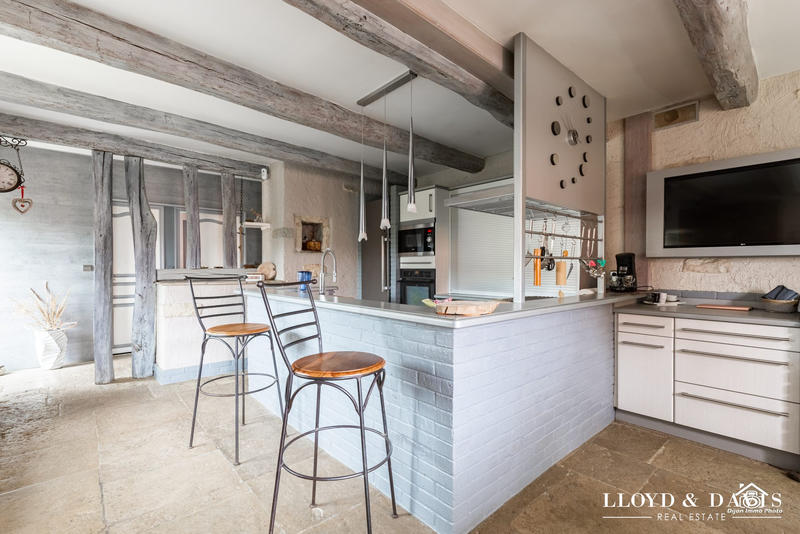 Maison - 272 m² - 8 pièces