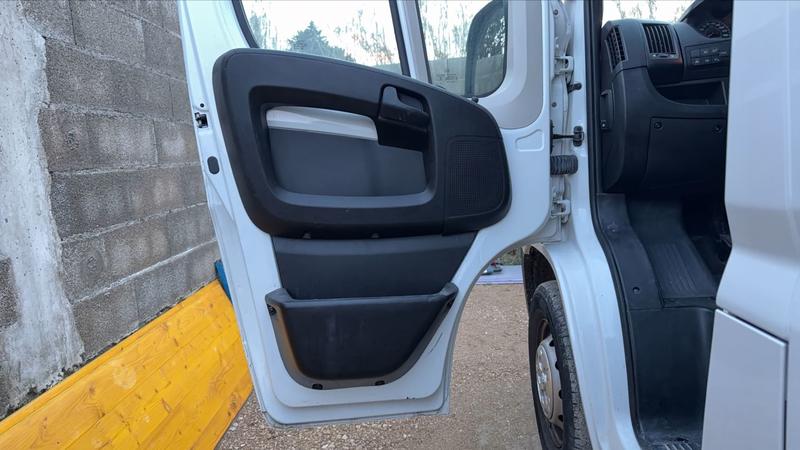 Peugeot Boxer Vu 2.0 BlueHDi 140 Asphalt