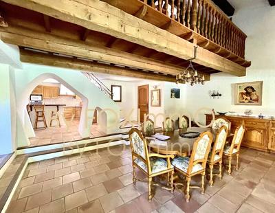 Maison - 210 m² - 6 pièces