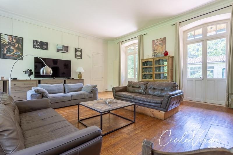 Propriété - 280 m² - 10 pièces