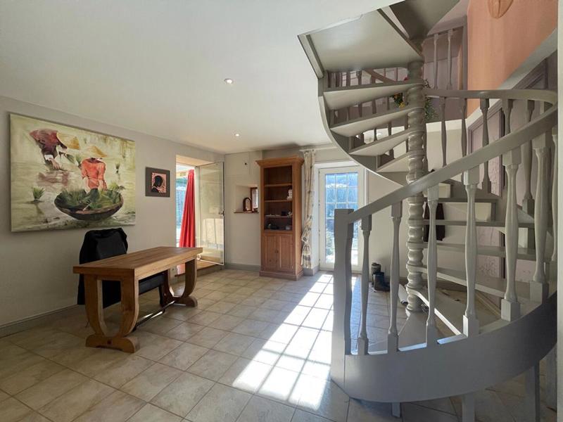 Maison - 200 m² - 9 pièces