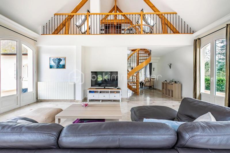 Propriété - 453 m² - 9 pièces