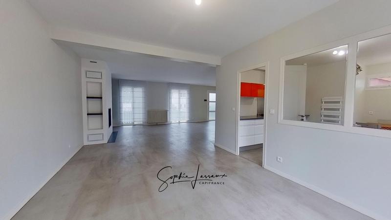 Maison - 210 m² - 7 pièces