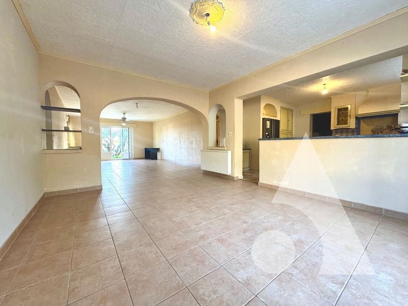 Maison - 247 m² - 7 pièces