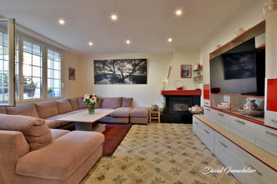 Maison - 250 m² - 10 pièces