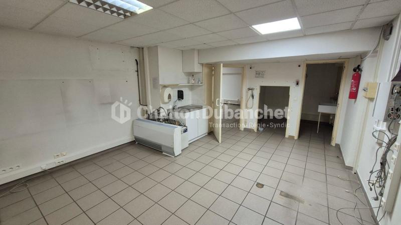 Local d'activité / Entrepôt - 250 m² - 5 pièces