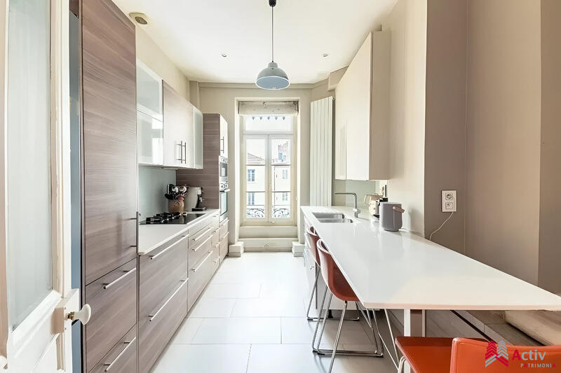 Appartement - 188 m² - 7 pièces