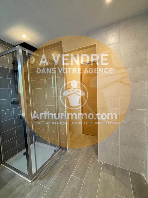 Maison - 204 m² - 9 pièces